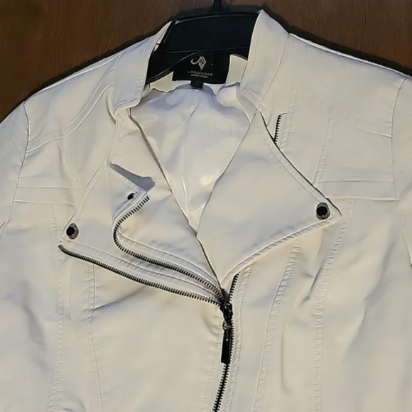 Lingluofang Faux White Leather Jacket - Picture 6 of 9